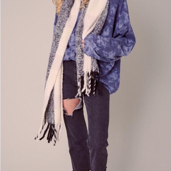 Striped Fringed Soft Scarf - Picture 5 of 7